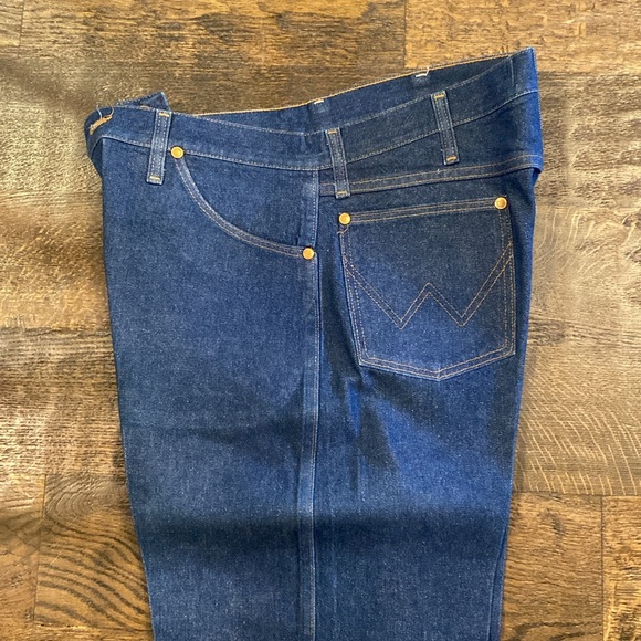 Men’s Wrangler jeans - Picture 2 of 5